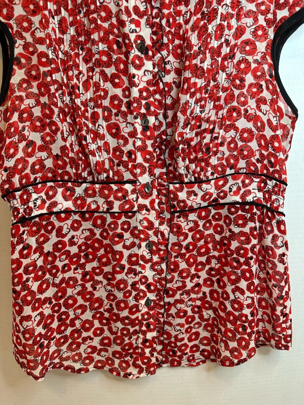 Odille Red Floral Cap Sleeve Blouse with Black Trim, size 4, 100% Silk pre loved - Picture 4 of 10
